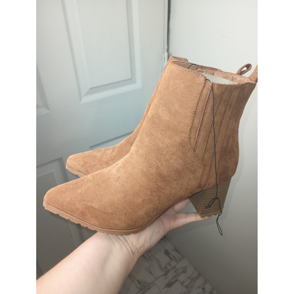 Maurices Tan Faux Suede Pointed Toe Lug Sole Ankle Boots Size 10 Zip Up Booties